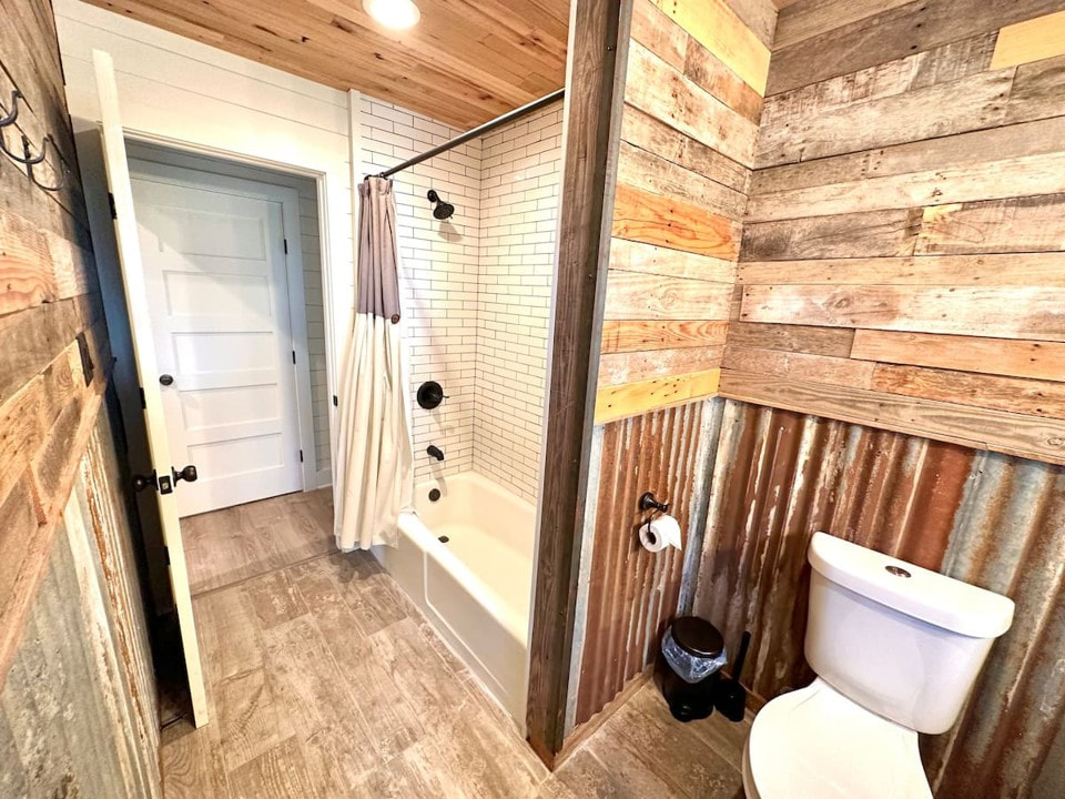Double T Ranch House cabin photo 11